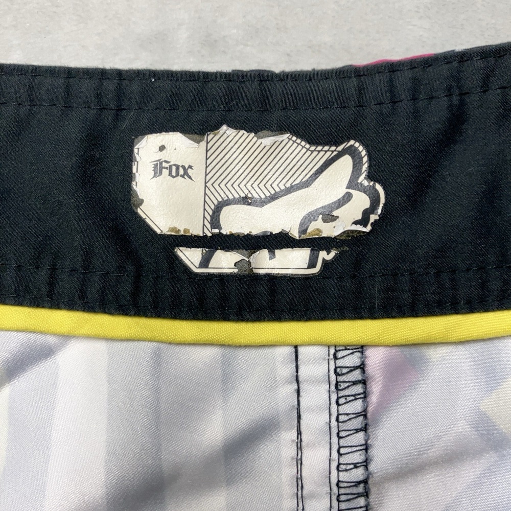 Y2K Fox Racing Board Shorts Mens 32 Fit 31 Colorful Geometric Abstract Big Logo - Picture 5 of 11